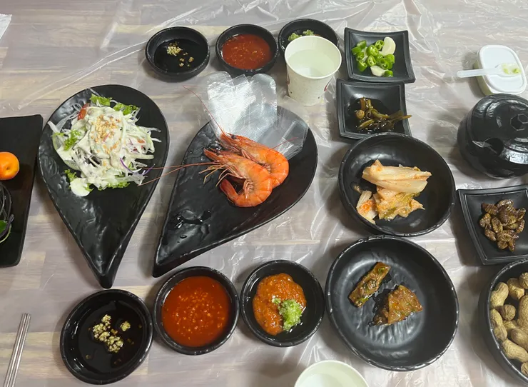 餐前小菜，重頭戲生魚片吃到飽沒有拍到。
