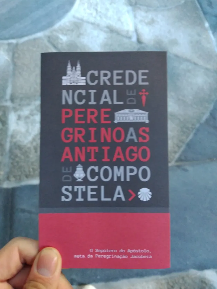 拿著朝聖護照，興奮到模糊