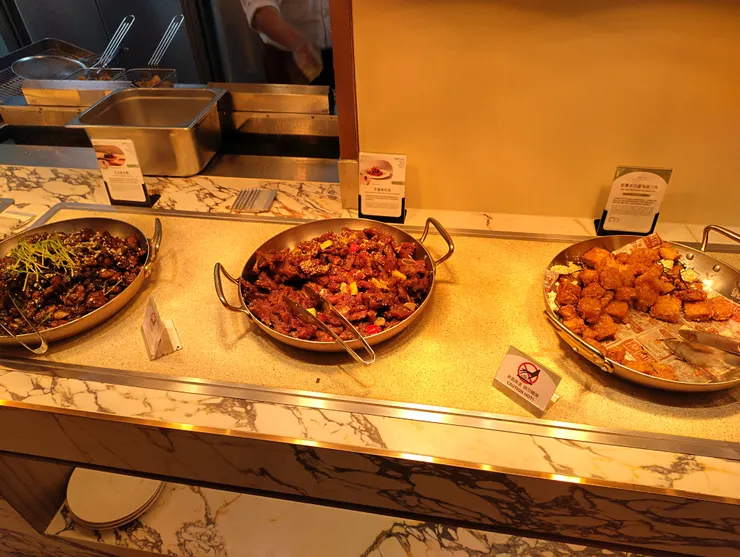 黑蒜獎香雞、果韻琥珀排、桔醬美乃滋鬼頭刀魚