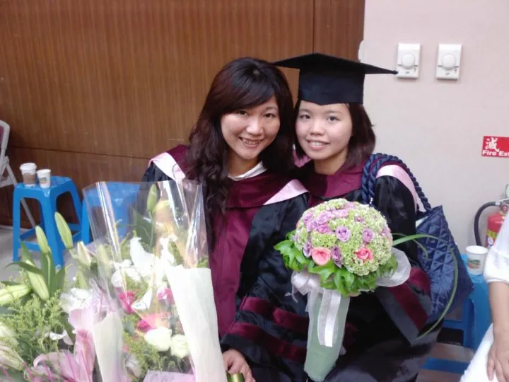 女兒研究所畢業