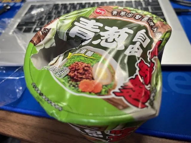 陪了我6天的青蔥自由泡麵，回家後終於吃掉它了