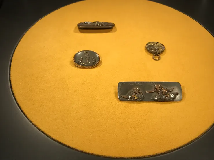 細小的展品也會兩個放在一起，後面也一樣。