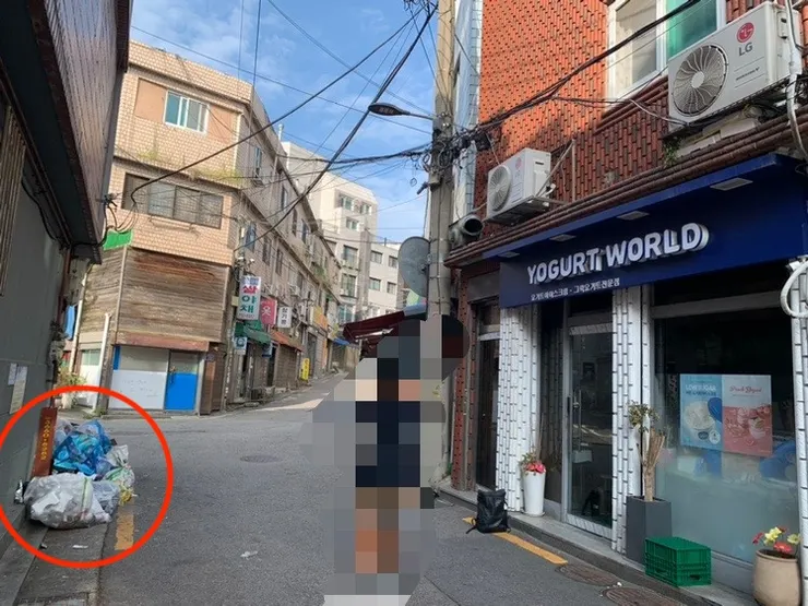 垃圾一坨丟路邊。