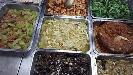 [台北美食]拼經濟、做功德、賺工錢的老圓環六十元便當，配菜多