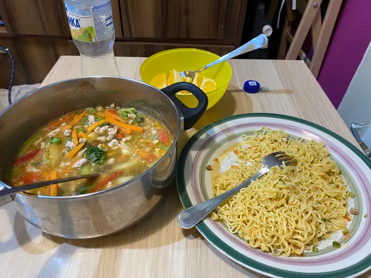 炒泡麵加火鍋