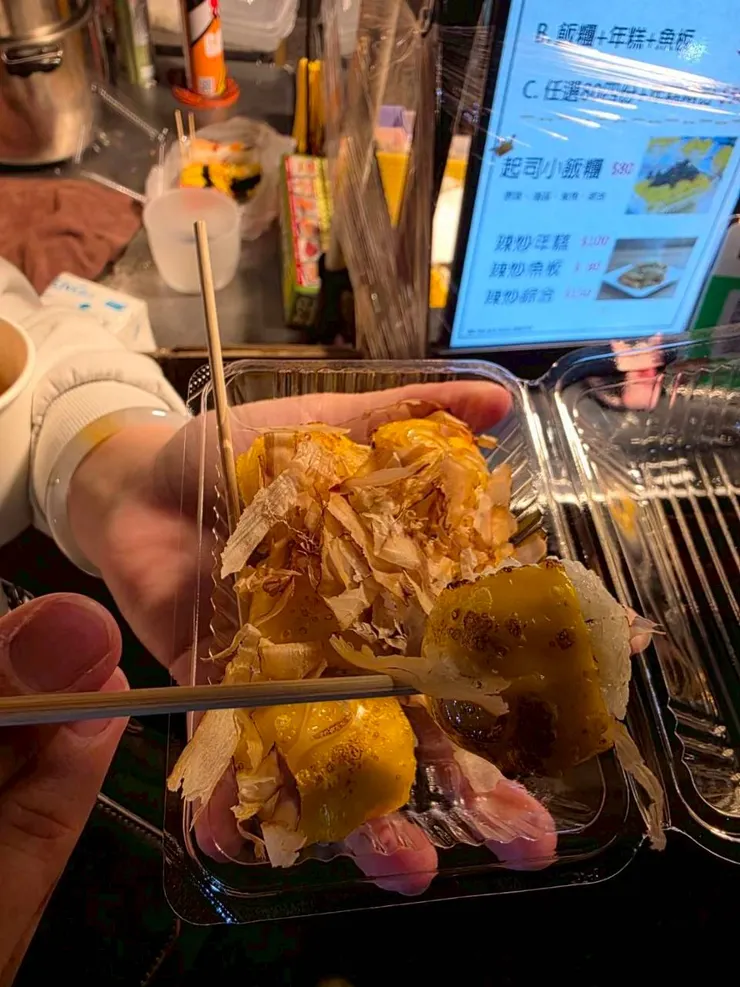 小飯糰帶有淡淡起司鹹香，但整體香氣略顯不足。