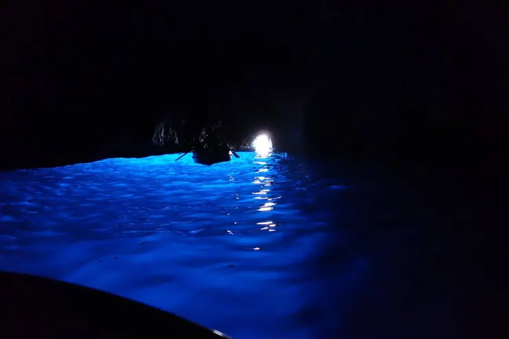 就是那個光！如夢似幻、美得不太合理的海水