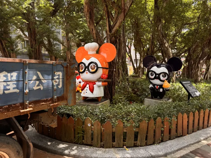 永康公園門口三個人偶，不僅長得很像日本卡通，令和命名更是匪夷所思，難道我們沒有屬於自己的藝術裝置?