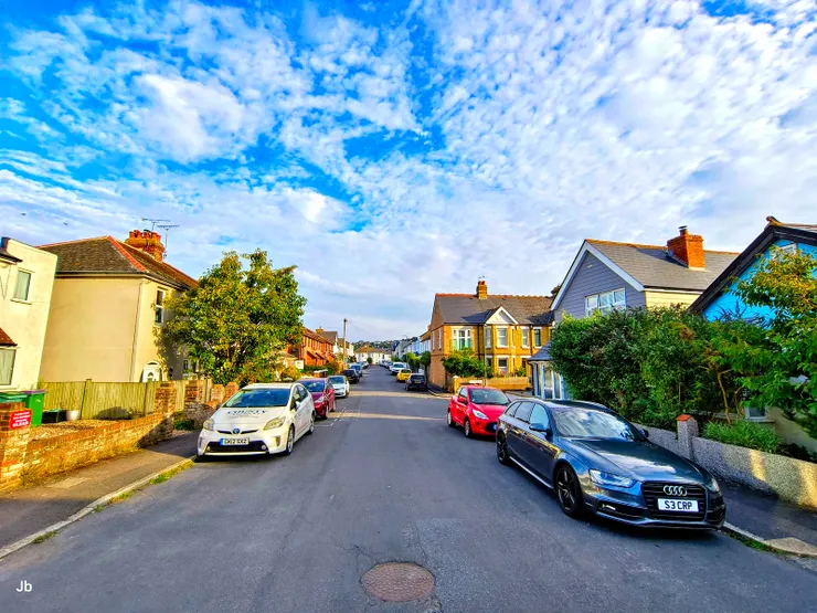 【明知並非空城，但住宅區很少碰到人。在小城漫遊！】