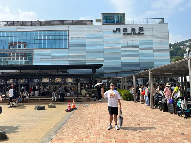 我滿喜歡車站外觀的藍色格子配色