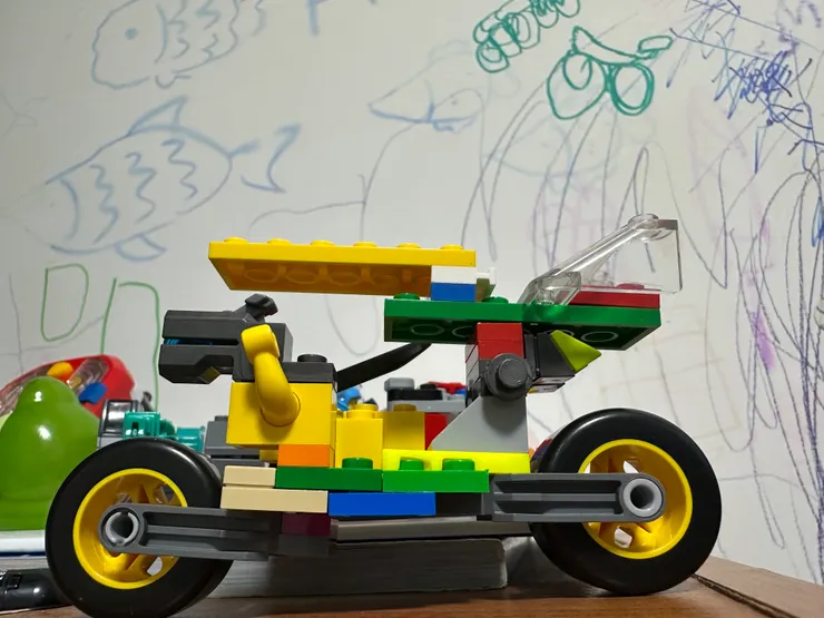 他的生活充滿規矩也充滿自由創作