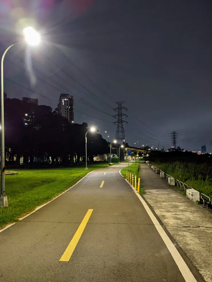 伴隨我無數個練跑夜晚的河濱