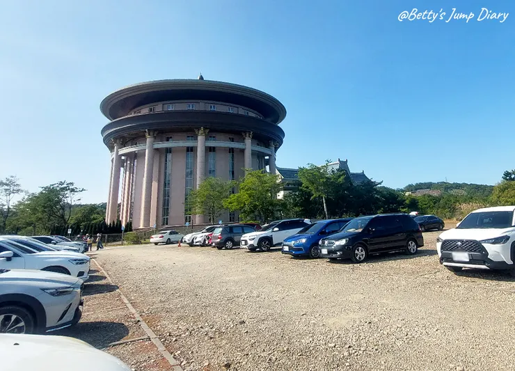 ▲「大自然文化世界園區」停車場/圖片來源:Betty's Jump Diary