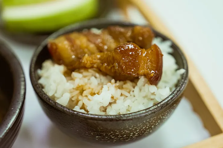 台東美食推薦❤️／小時候廚房的「家傳秘製滷肉」好好吃：你快看那五花肉潤澤油光 #祝福花東🇹🇼 #簡餐推薦 #五花肉 #滷肉 #台東獨旅