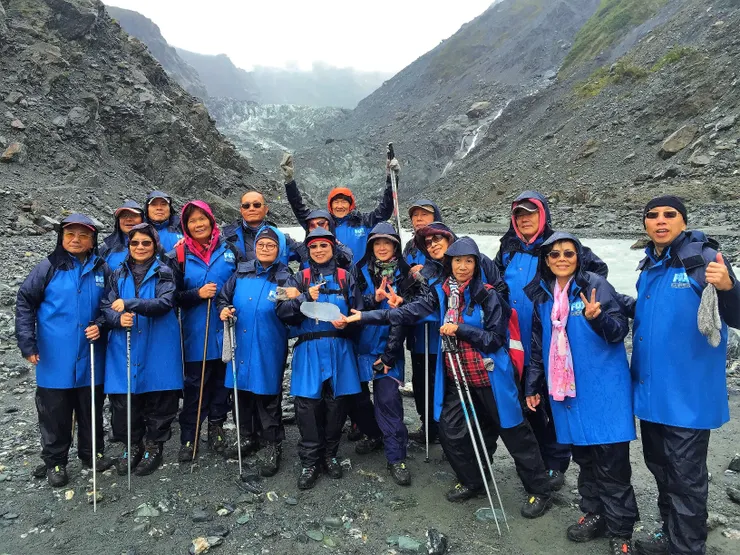 靠近冰河舌的健行終點大合照