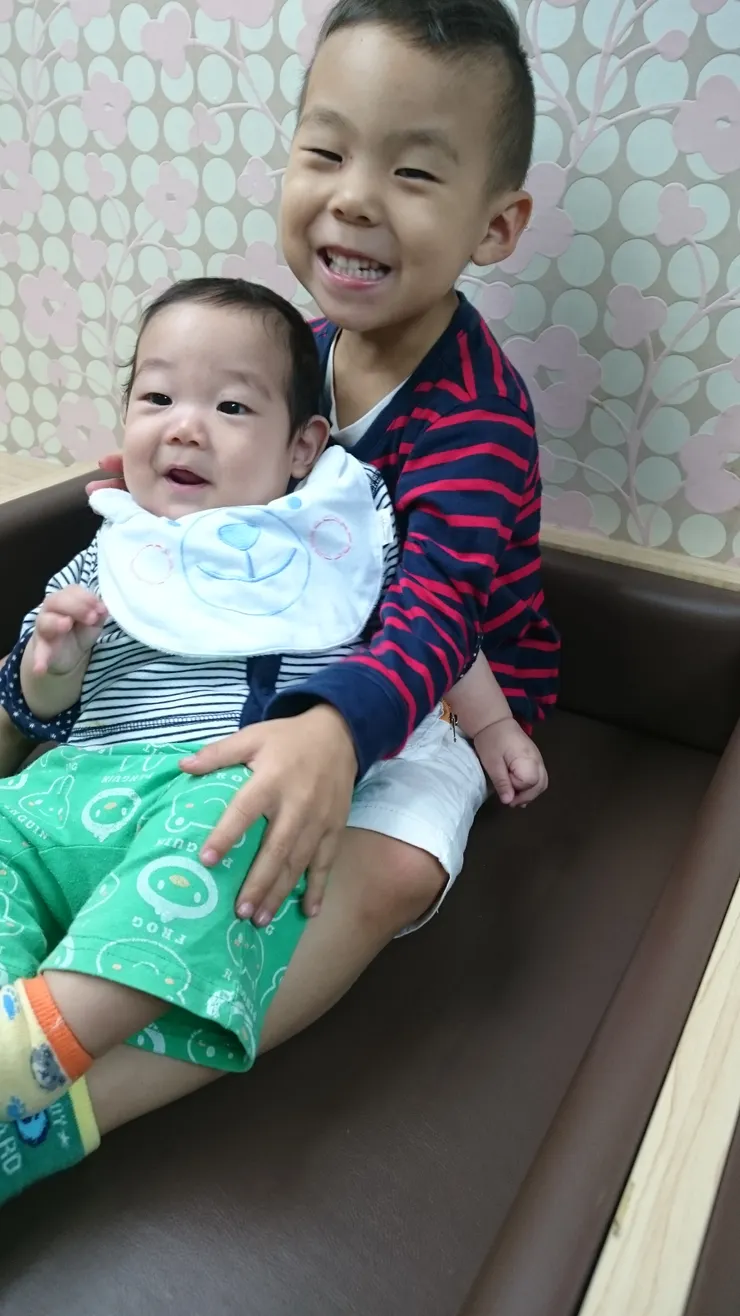 最近時常需要看看奇奇與蒂蒂小時候的可愛照片,幫助母愛回血。