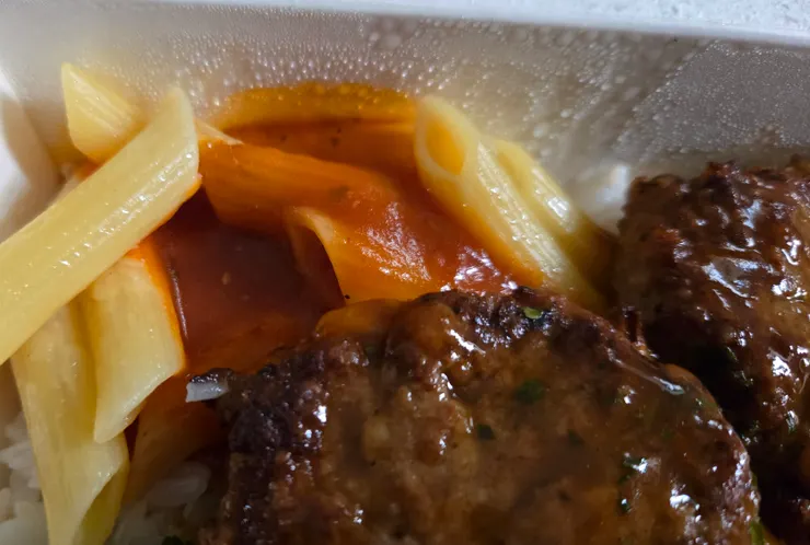 有番茄醬的通心粉