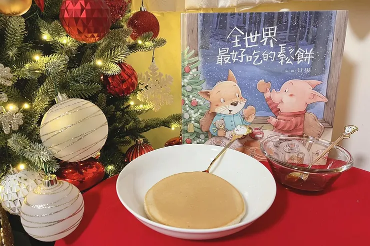 冷冷的天，我們在暖暖的屋裡做全世界最好吃的鬆餅🥞，真是一段美好時光😊 （我們有買到蜂蜜😝）
