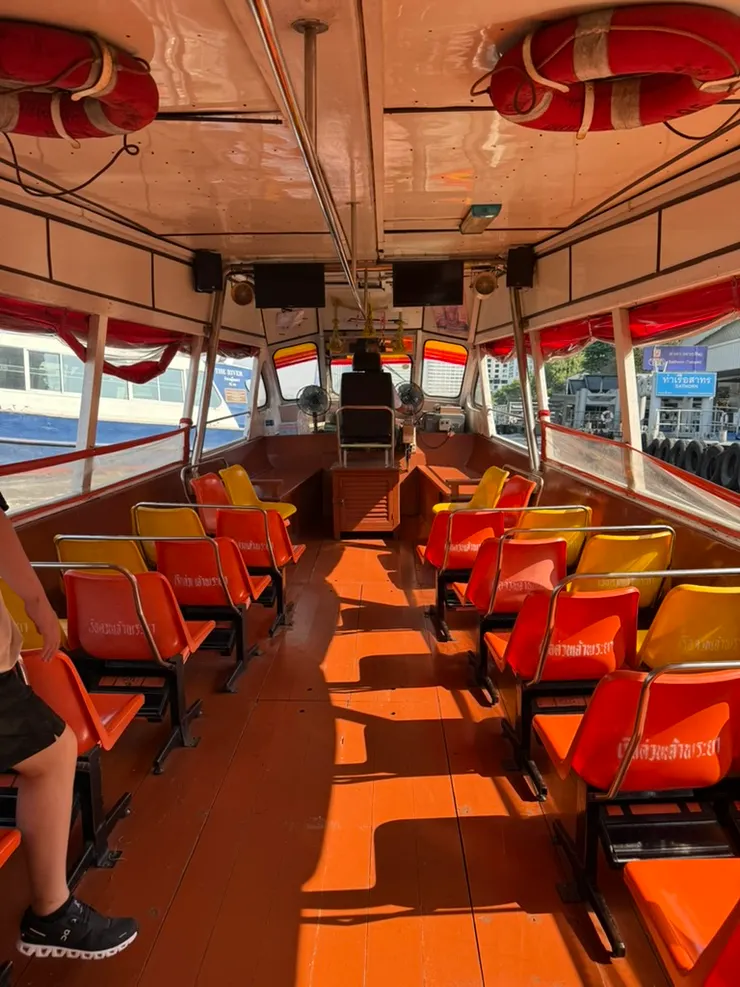 橘旗船 $16 泰銖