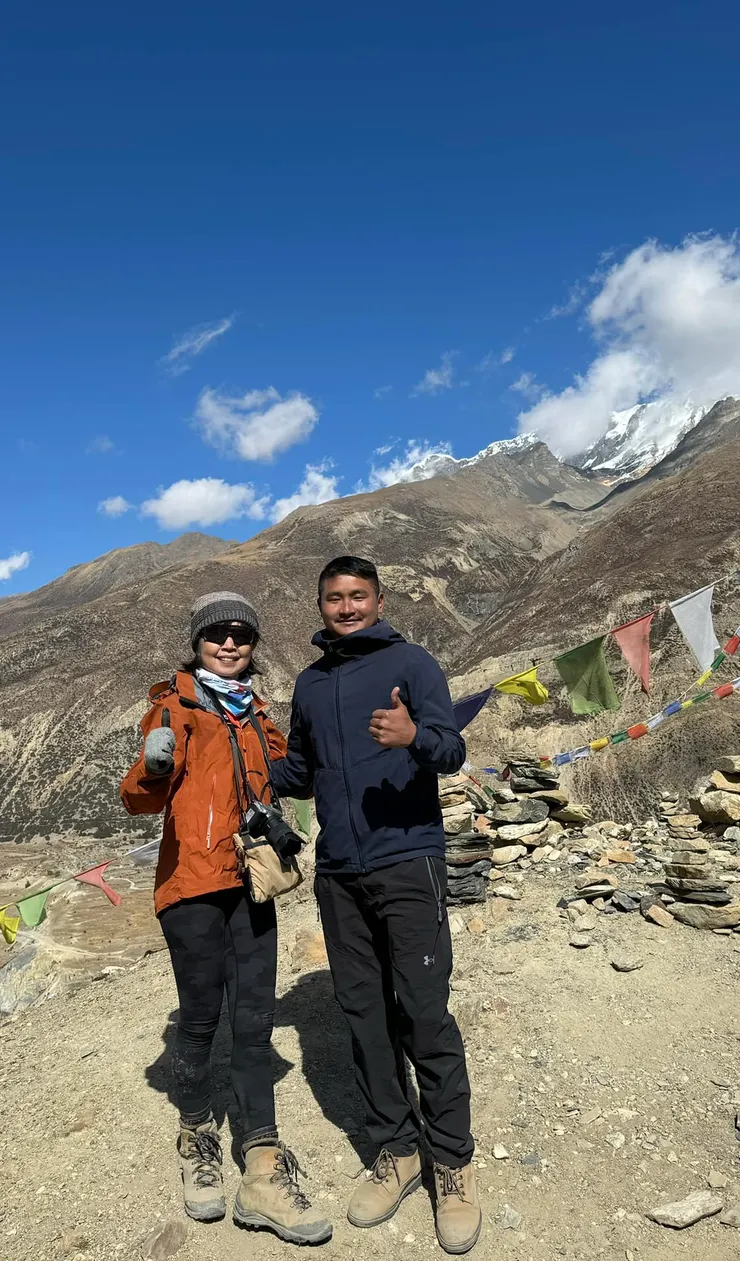 嚮導Kamal在行進間向我提出一個意外的請求：請我唱一首中文歌給他聽。啊啊！我只記得兒時唱的茉莉花，於是伴著喘氣，唱了這首歌。