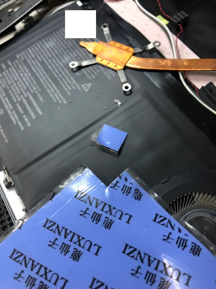 既然拆了，就順便把沒貼導熱貼的位置一併補上，雖然很多人覺得這個地方不會發熱。