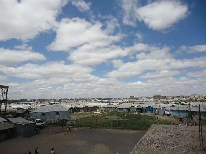 肯亞，那年天也是很藍，地很遼闊