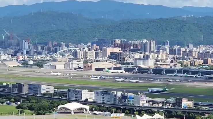 松山機場飛機起降