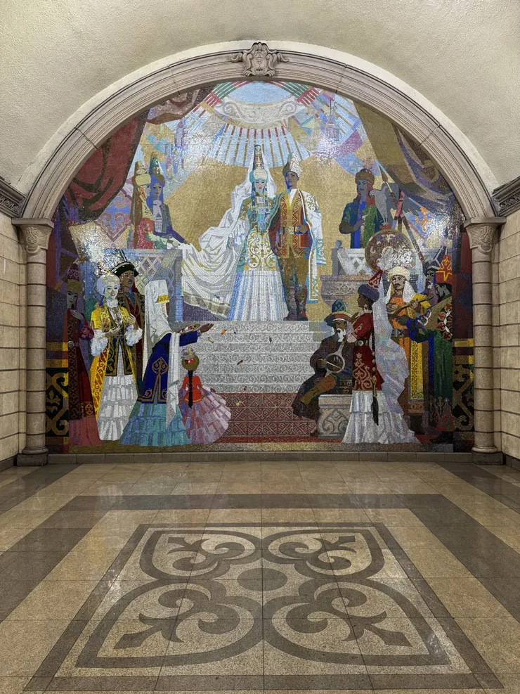 號稱最美車站 Auezov Theater 的婚禮馬賽克拼貼