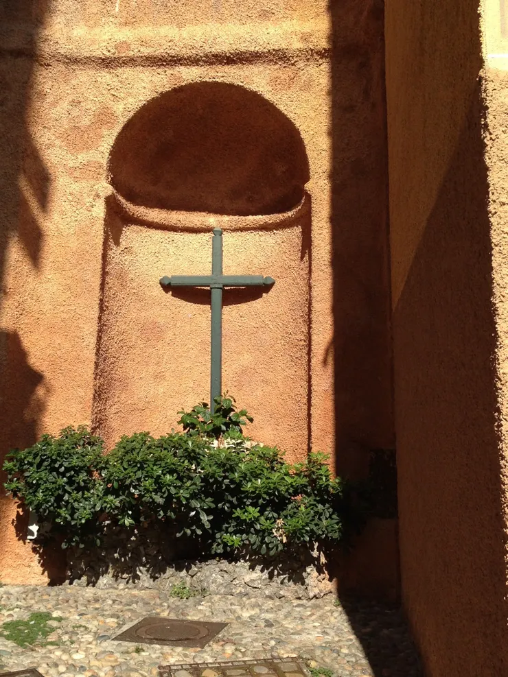 陽光照射下的十字架