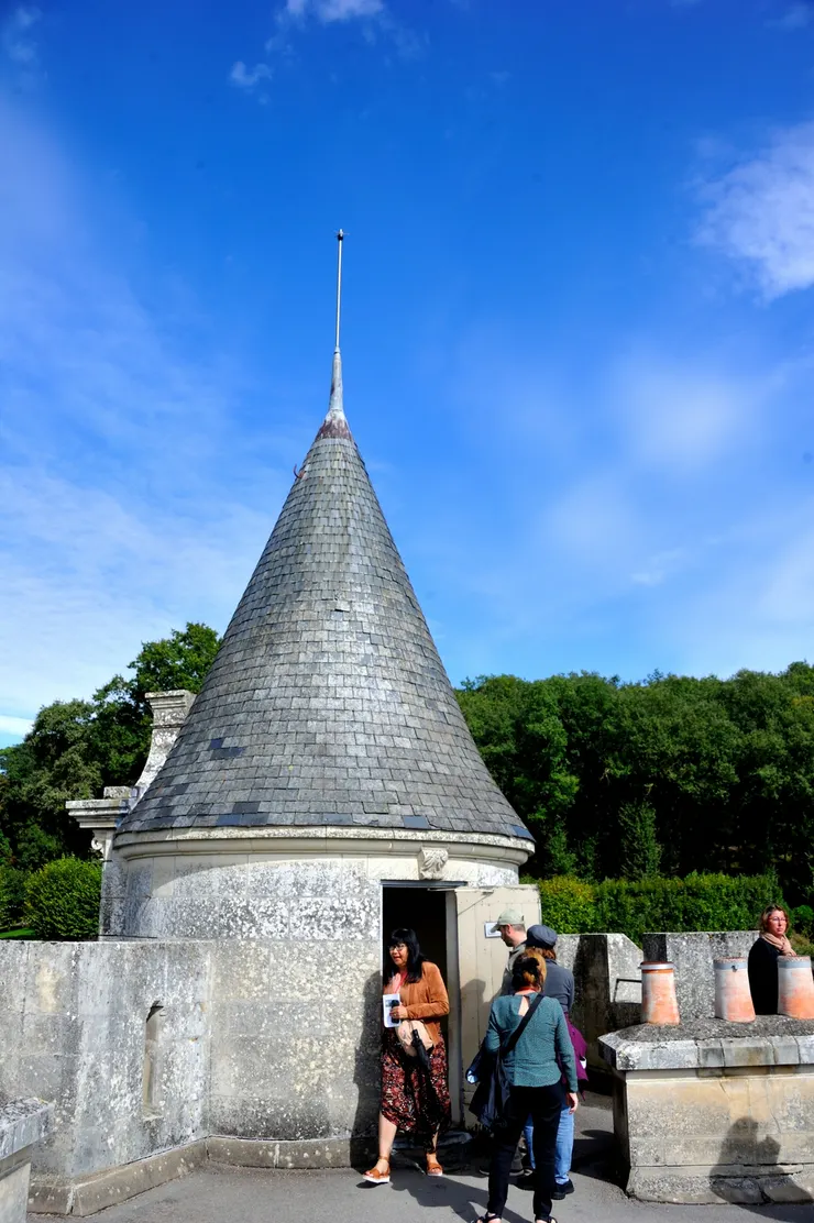 【登上城堡塔頂，有著俯瞰花園的最佳視角。】