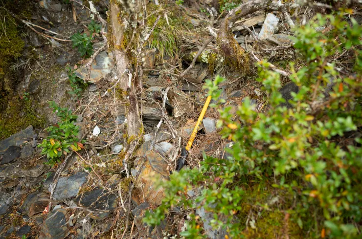 連我們都忘記的，遺留在墜落的登山杖。神奇的是，居然還功能正常。