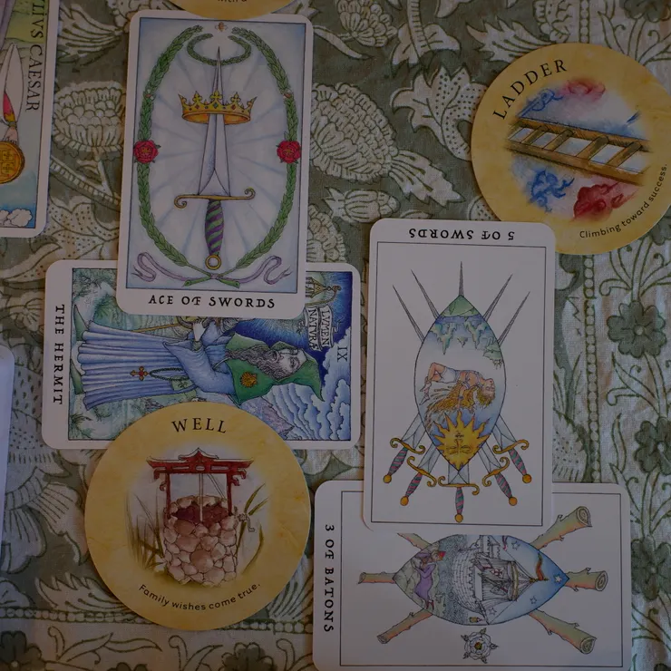 喬裝過後的金幣國王，看起來就像一個落魄的旅行者。