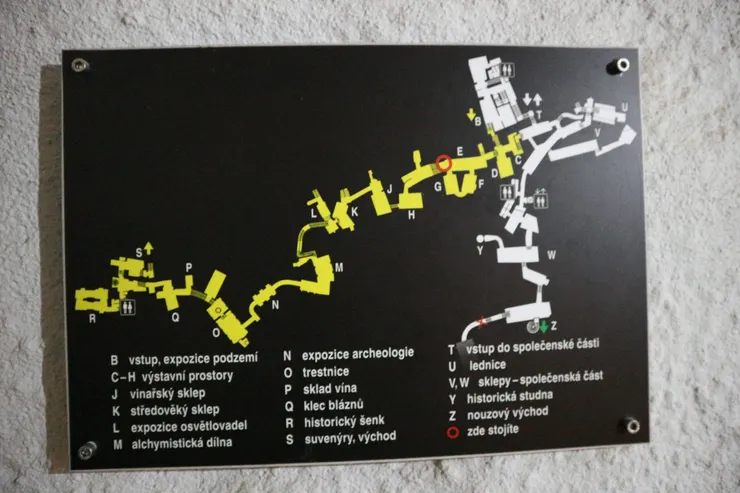地下迷宮路線圖，不過不能自己走，要有導覽員帶著