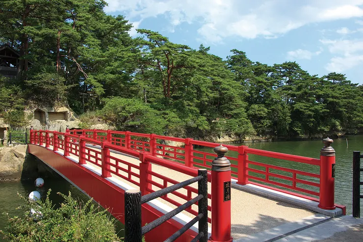 雄島的渡月橋，是一座惡緣斷絕之橋，傳說由此進入雄島靈場再由此橋出，便可獲得清淨之身