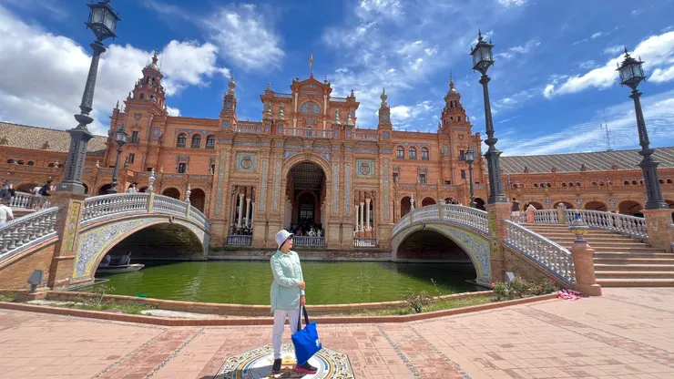 中間拱門中郎是佛朗明哥舞表演處