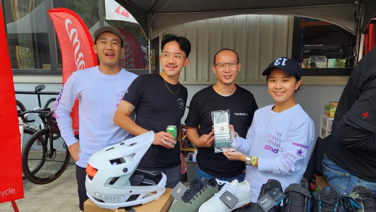 曜越單車的夥伴們~謝謝你們的襪子啦~