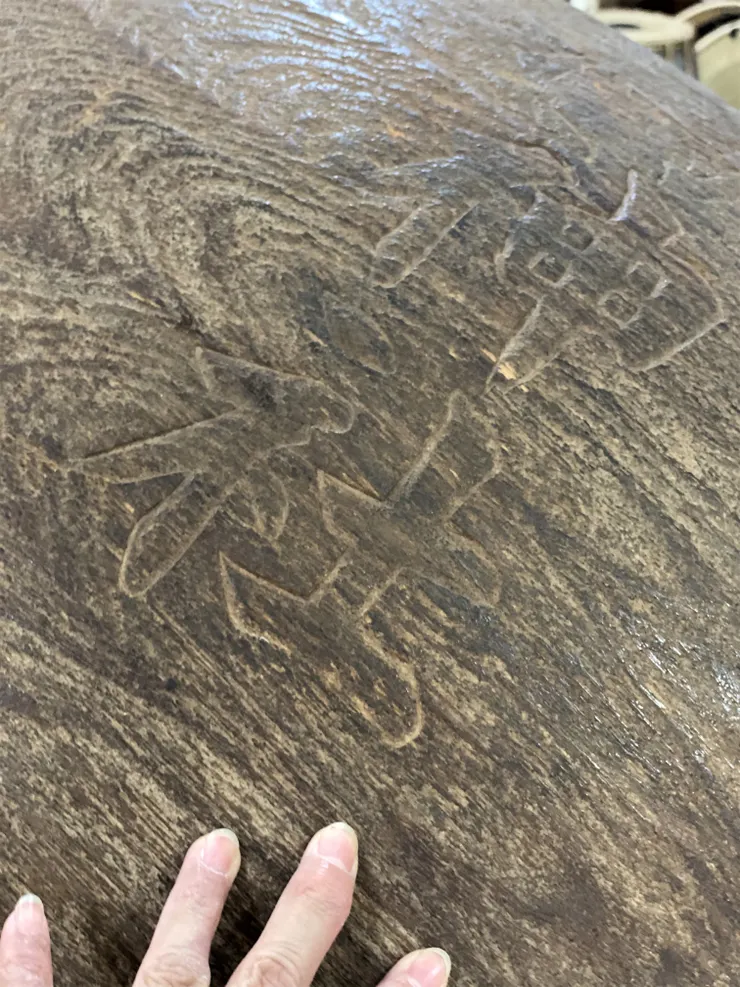 撫摸這近百年的古物，內心無比激動