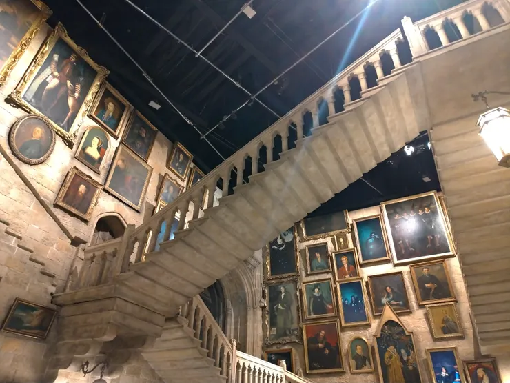 移動樓梯，遊戲裡也有