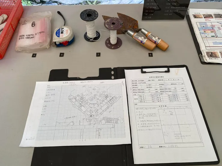 考古的工具和記錄本