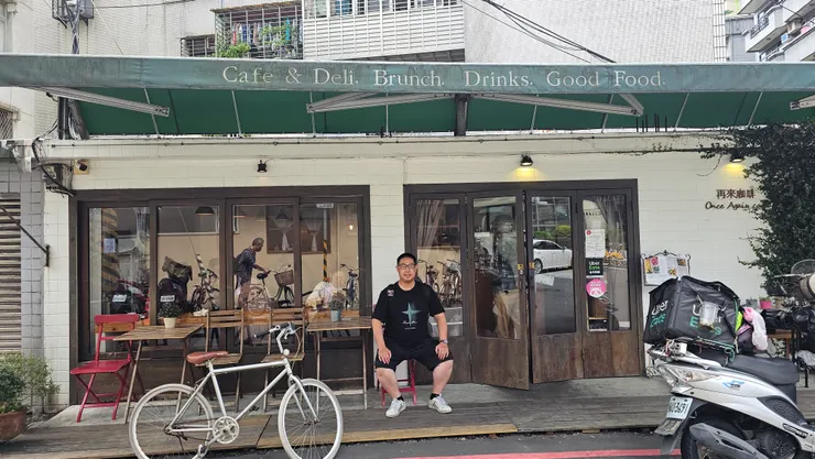 我在再來咖啡的店門口!