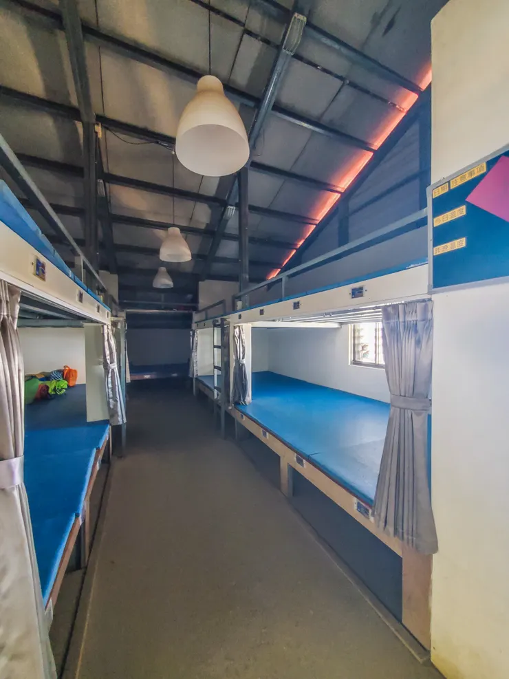 嘉明湖山屋內部