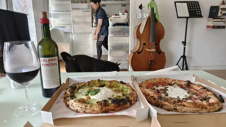 【中午返住處用UBER叫披薩簡單午餐】