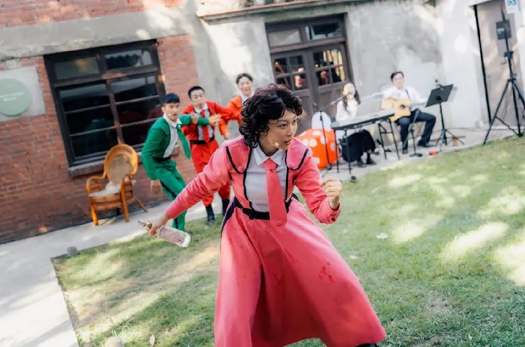 喝醉的眷村媽媽驚艷全場。