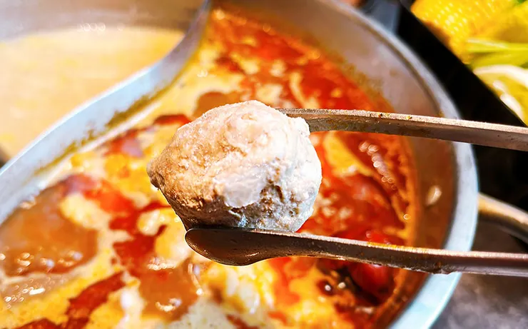 桃園青埔美食【怎麻辣頂級鴛鴦火鍋】麻辣鍋推薦