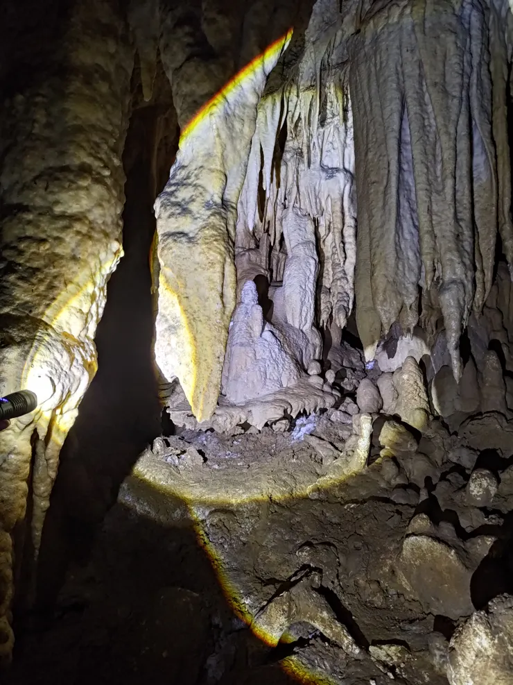 長得像佛祖的鐘乳石