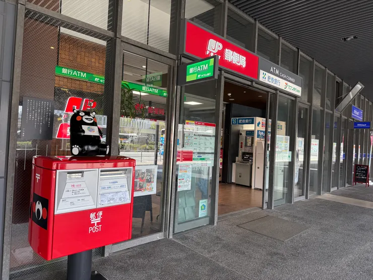 熊本車站一樓就是熊本郵局，來這裡買個明信片