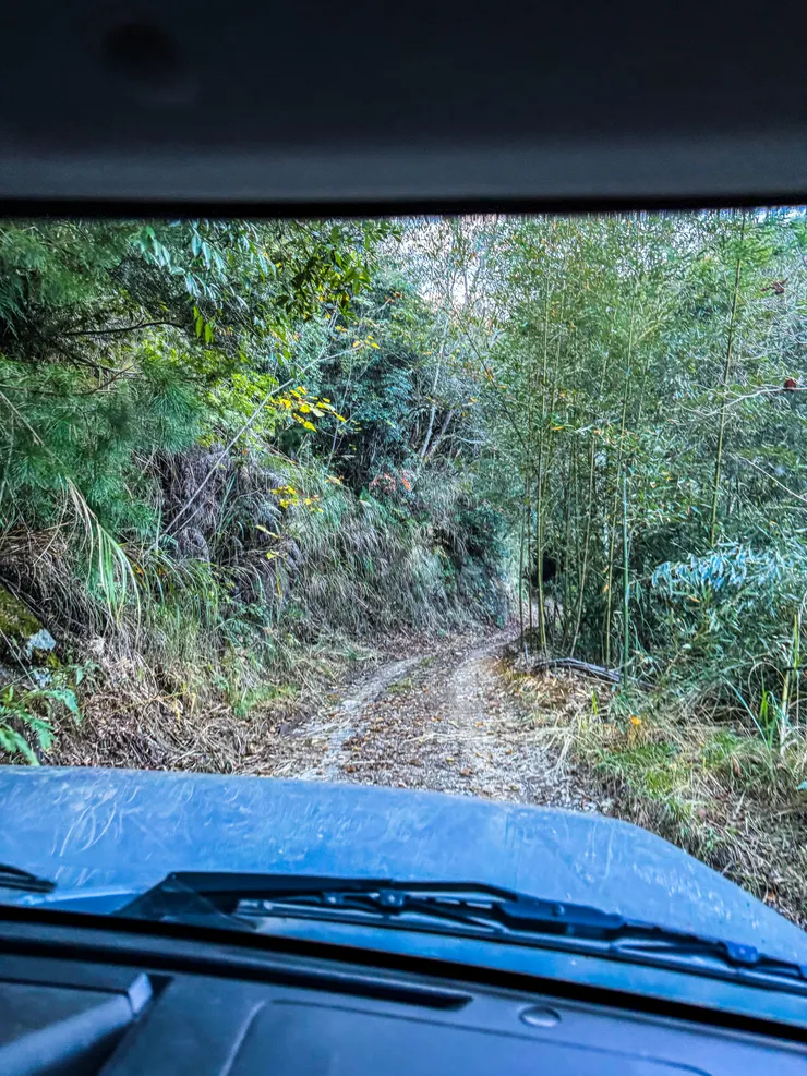 養老登山口的農路狹窄不好會車