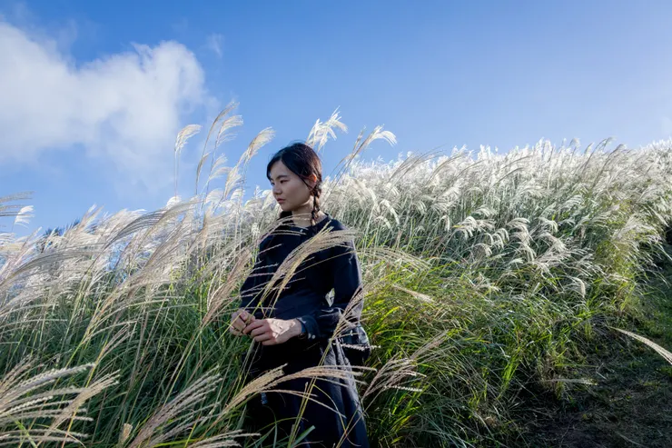 稍微走靠近芒草堆，就很容易有深入其中的視覺感 (18mm f/5.6 1/320秒 ISO200))