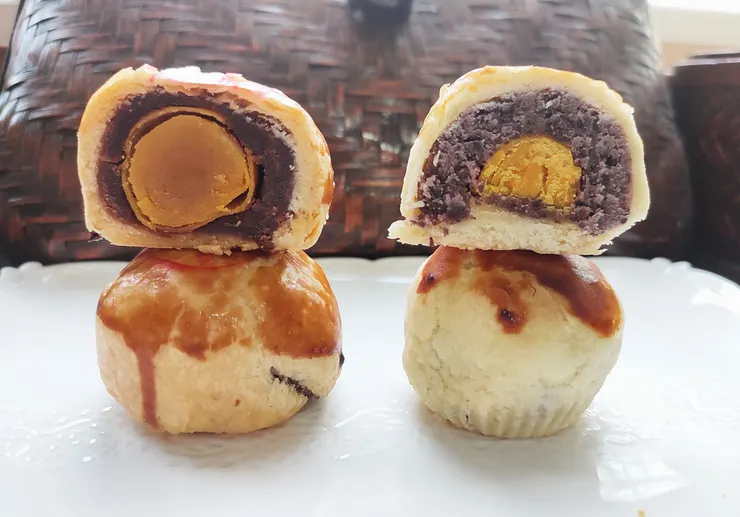 (左)宝泉二代蛋黃酥+(右)宝泉虎皮蛋黃酥