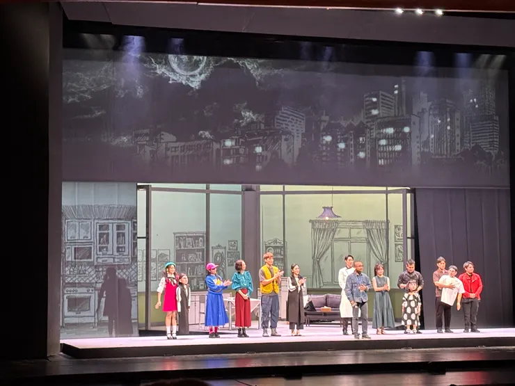 演員與編導謝幕照